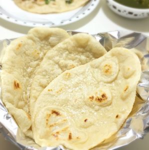 naan,palak paneer,plain naan,garlic naan,tava naan,baked naan,naan with yeast,yeast,bread cooking,north indian bread,naan cooking,naan preparation,south indian food,palak,paneer