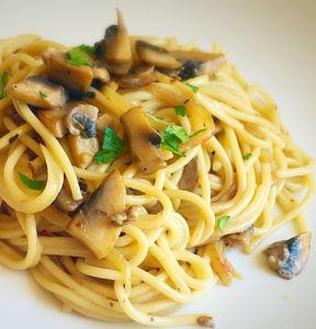 spaghetti,mushroom spaghetti,pasta,mushroom pasta,how to make spaghetti,cheese pasta,cheesy pasta,cheesy mushroom pasta,creamy mushroom pasta,creamy spaghetti,creamy mushroom spaghetti,food,italian food