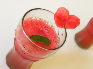 water melon,natural juice,melon,water melon juice,melon juice,summer treats,summer juices,how to make juice,how to make water melon juice,ice cube,mint garnish,summer juice,water melon,water