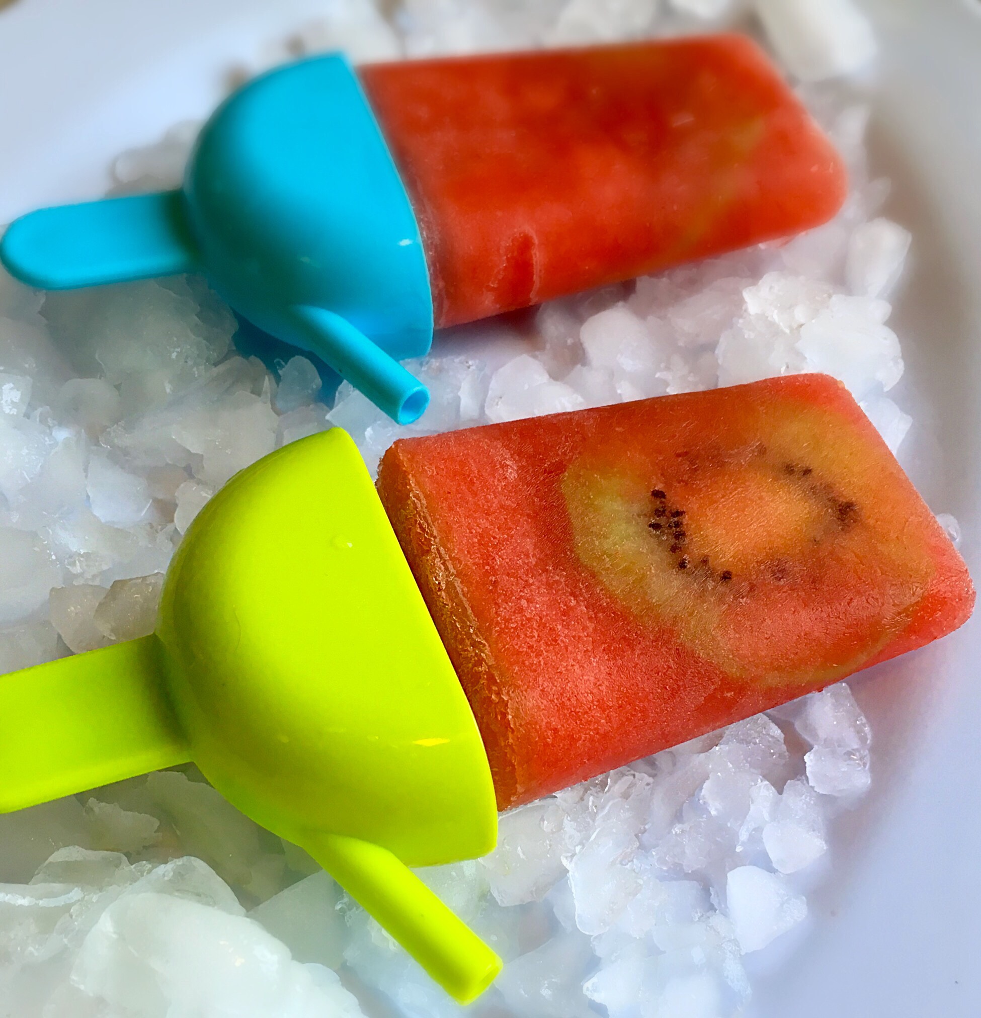 watermelon,melon,summer treat,summer,drinks,summer drinks,drinks to reduce heat,how to make drink,kiwi,strawberry,popsicle,watermelon popsicle,food,ice cream,fruits,ice,ice cube