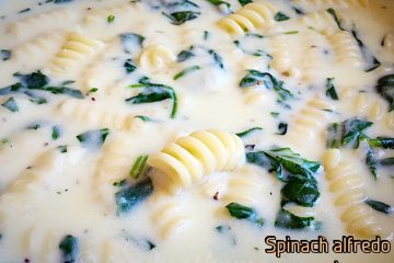Spinach Alfredo pasta