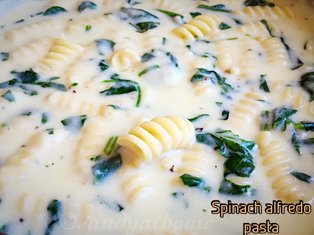 Spinach Alfredo pasta