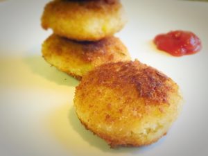 cutlet,rava cutlet,snacks,evening snacks,vegetable cutlet,sauce,bread crumbs,corn cutlet,fritters,sooji cutlet,semolina cutlet,bonda,south indian,indian snacks,teat time snacks,maida mix,bajji,sandwich,rava dosa,rava idly,north indian recipes,rava veg cutlet,sooji veg cutlet,rava corn cutlet,semolona veg cutlet,tomato sauce,vegetable fritters,crunchy munchy snacks,quick snacks,instant rava cutlet,instant sooji cutlet,instant semolina cutlet