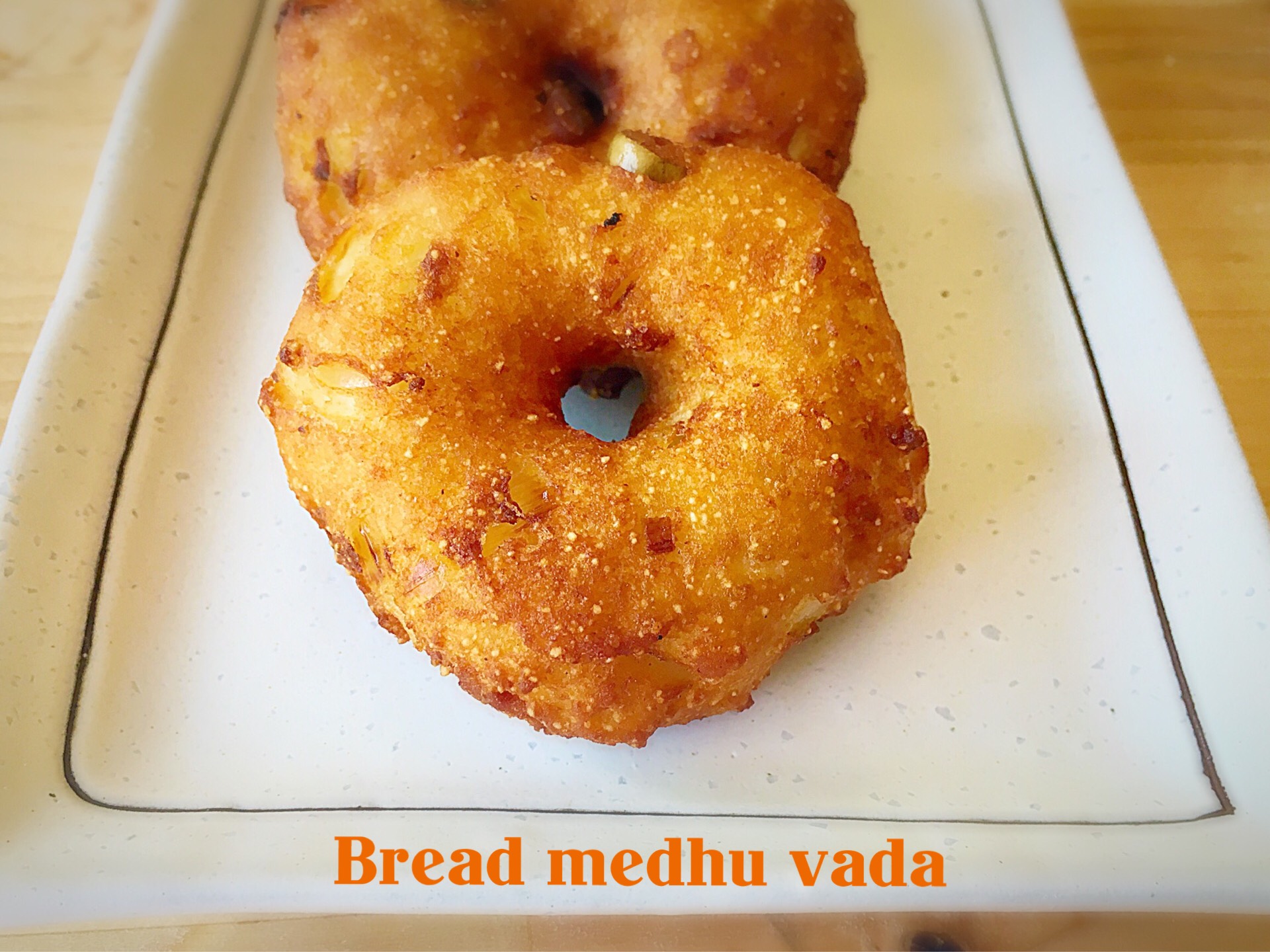 Bread medhu vada,vada,south indian snacks, snacks, fried snacks, bread, bread vada, instant medhu vada, instant bread vada, easy vada, vada recipe, quick vada recipe, vada recipe, instant medhu vada recipe, bread snacks,easy snacks,quick snacks,quick vada,leftover bread,kid friendly snacks,evening snacks,chutney, sambar,