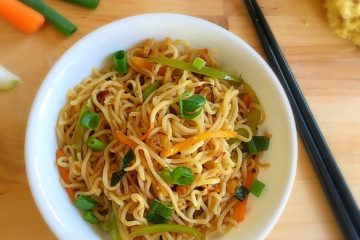 Vegetable noodles,vegetable hakka noodles,noodles,quick noodles,hakka noodles,easy noodles,egg noodles,veg noodles,noodles tossed in veggies,veg noodles,quick noodles,instant noodles,spring onion garnish,fried rice,veg noodles,noodles with step by step images,indian style noodles