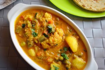 vegetabel kurma, veg kurma recipe,mix veg kurma recipe,saravana bhavan style veg kurma,saravana bhavan style kurma,side dish for parotta, side dish for chapati,south indian dinner recipes,south indian lunch recipes