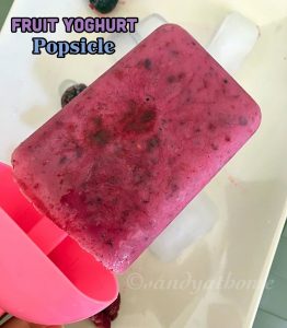 Fruit yoghurt popsicle