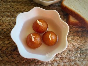 Bread gulab jamun