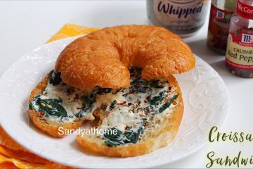spinach croissant sandwich